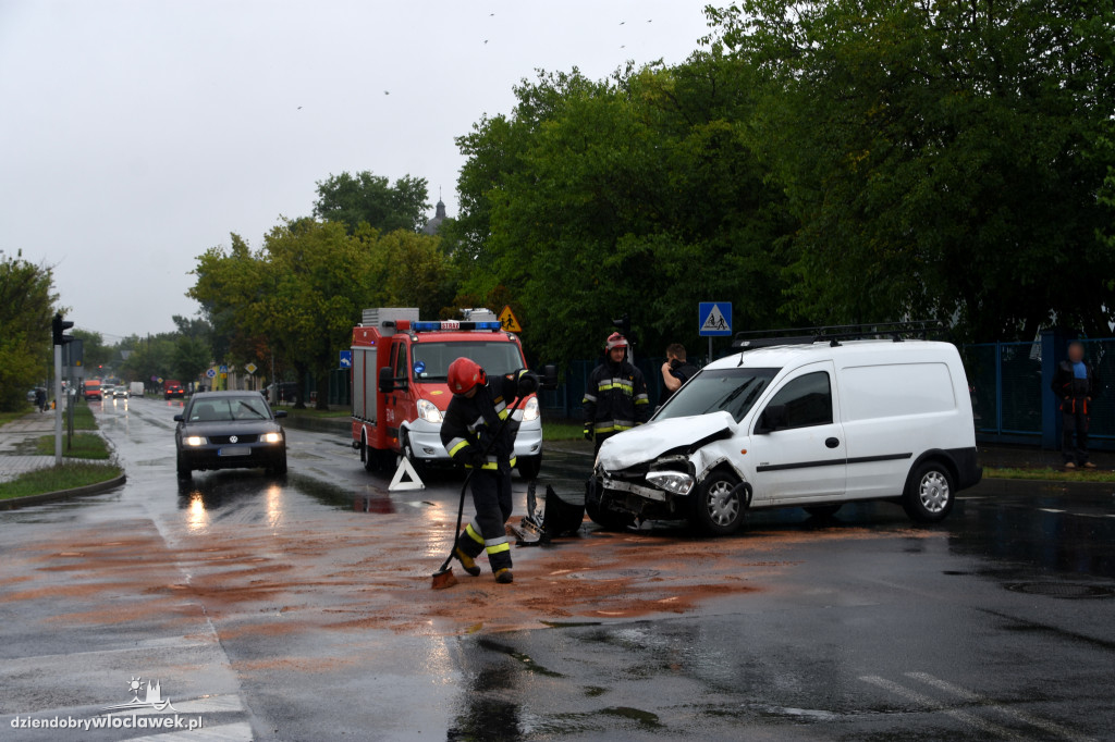 Zderzenie dwóch aut na ul. Wiejskiej