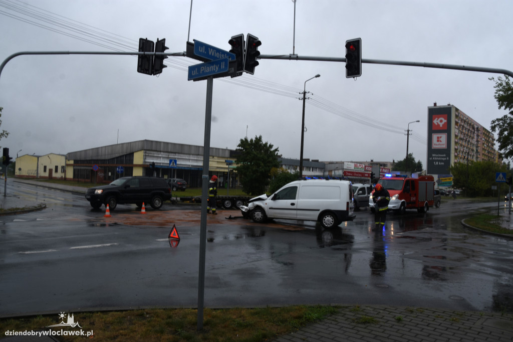 Zderzenie dwóch aut na ul. Wiejskiej