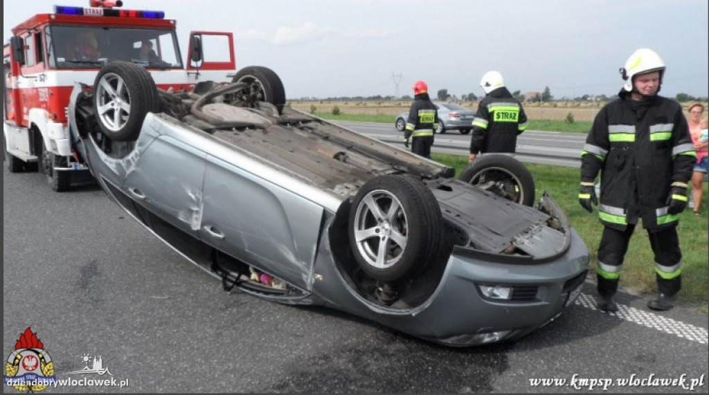 6 aut  zderzyło się na A1. 8 osób w szpitalu