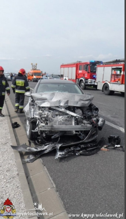 6 aut  zderzyło się na A1. 8 osób w szpitalu