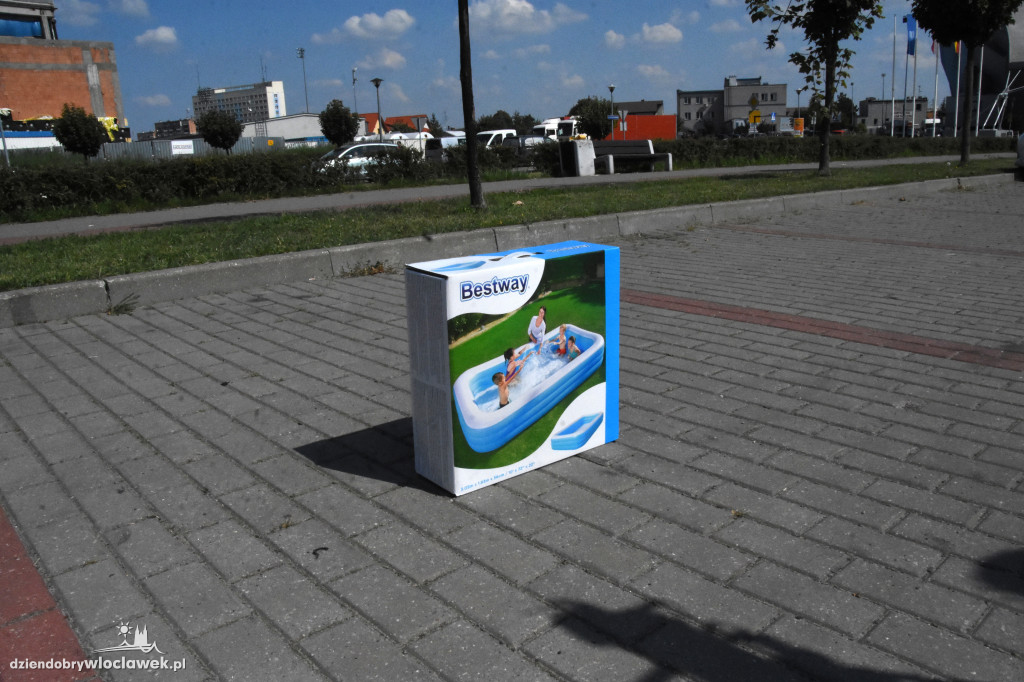 PiS przekazał dmuchany basen