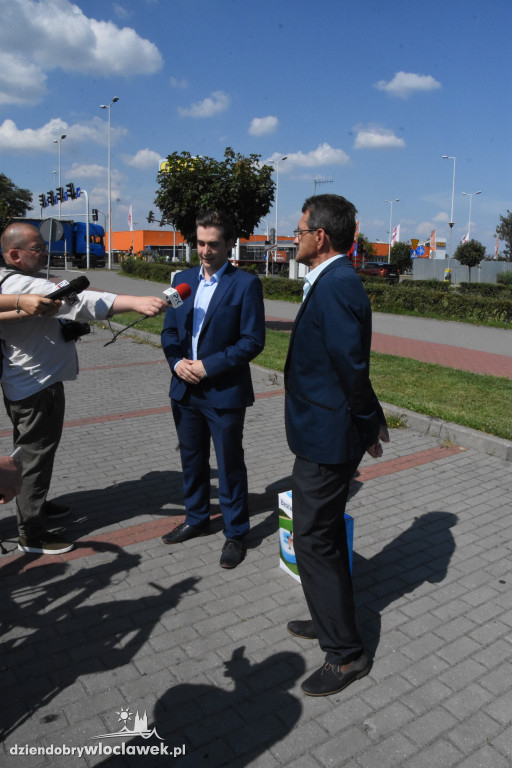 PiS przekazał dmuchany basen