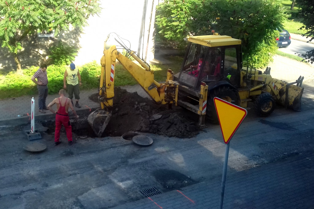 Rozpoczął się remont na ulicy Hożej