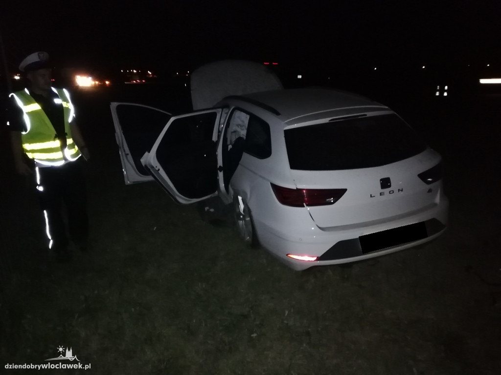 4 samochody uszkodzone na A1