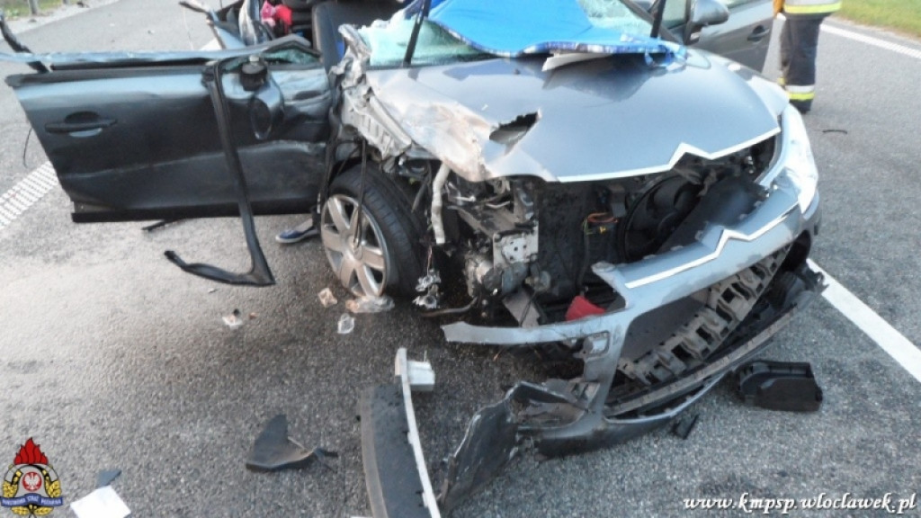 Citroen C4 wjechał w tył ciężarówki
