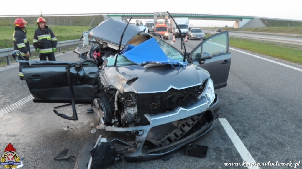 Citroen C4 wjechał w tył ciężarówki