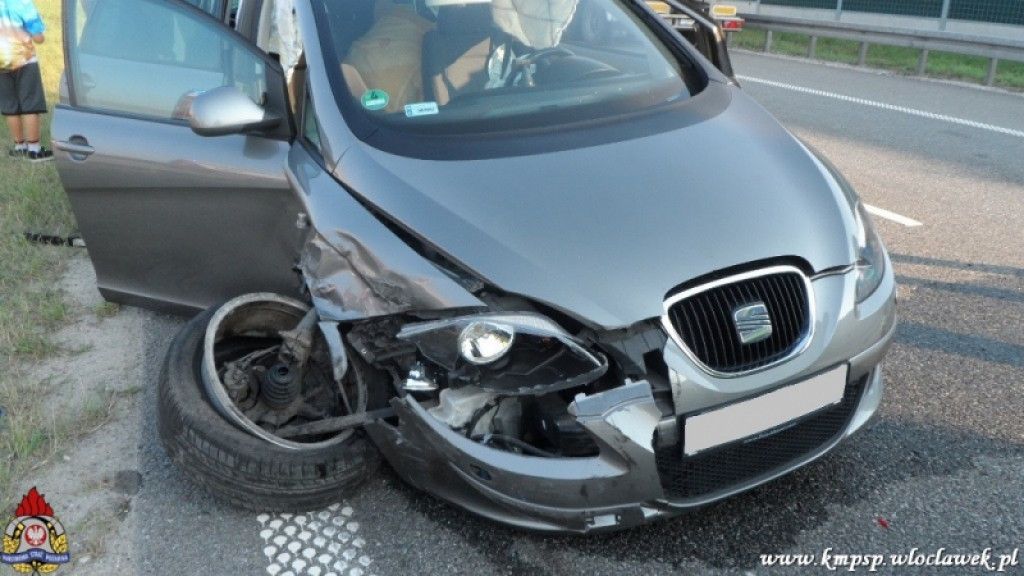 Citroen C4 wjechał w tył ciężarówki
