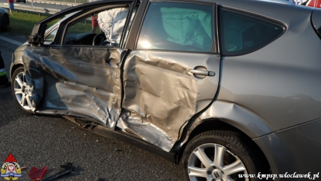 Citroen C4 wjechał w tył ciężarówki
