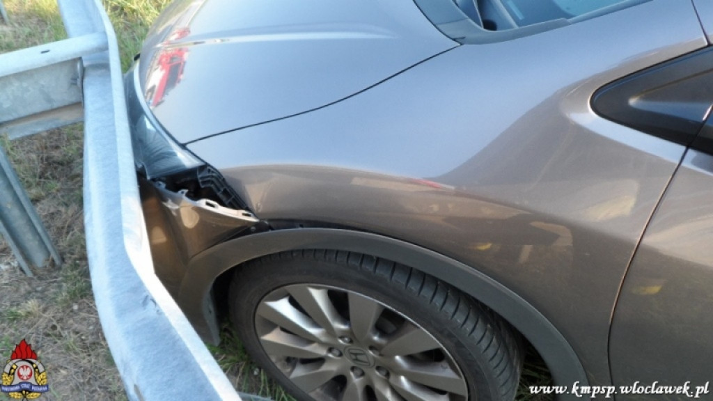 Citroen C4 wjechał w tył ciężarówki