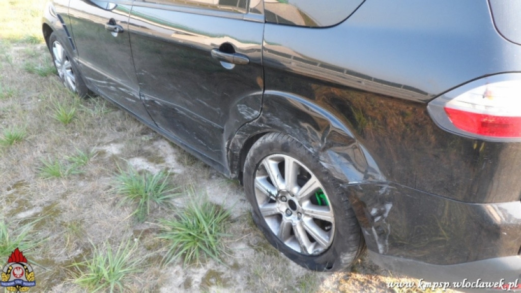 Citroen C4 wjechał w tył ciężarówki
