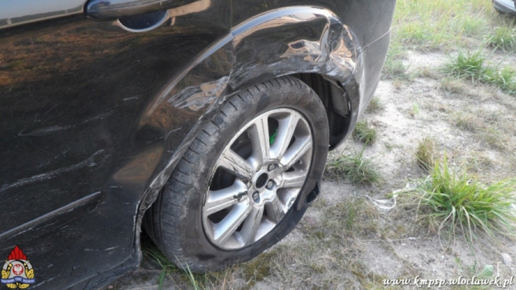 Citroen C4 wjechał w tył ciężarówki