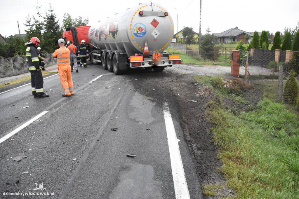 Zderzenie osobówki z cysterną