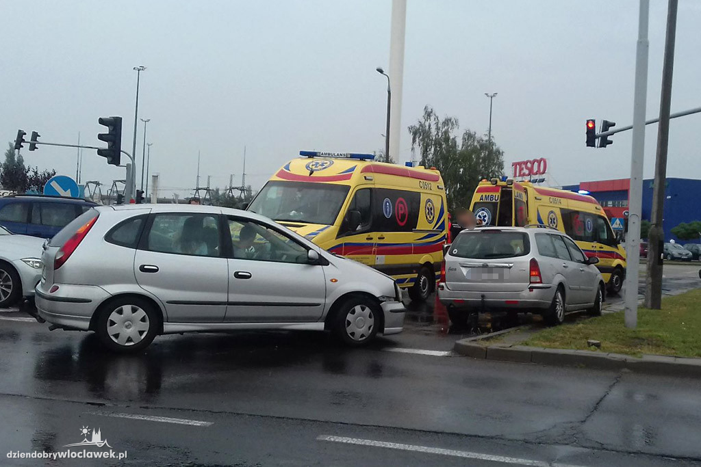 Kolizja 2 aut na skrzyżowaniu na Południu