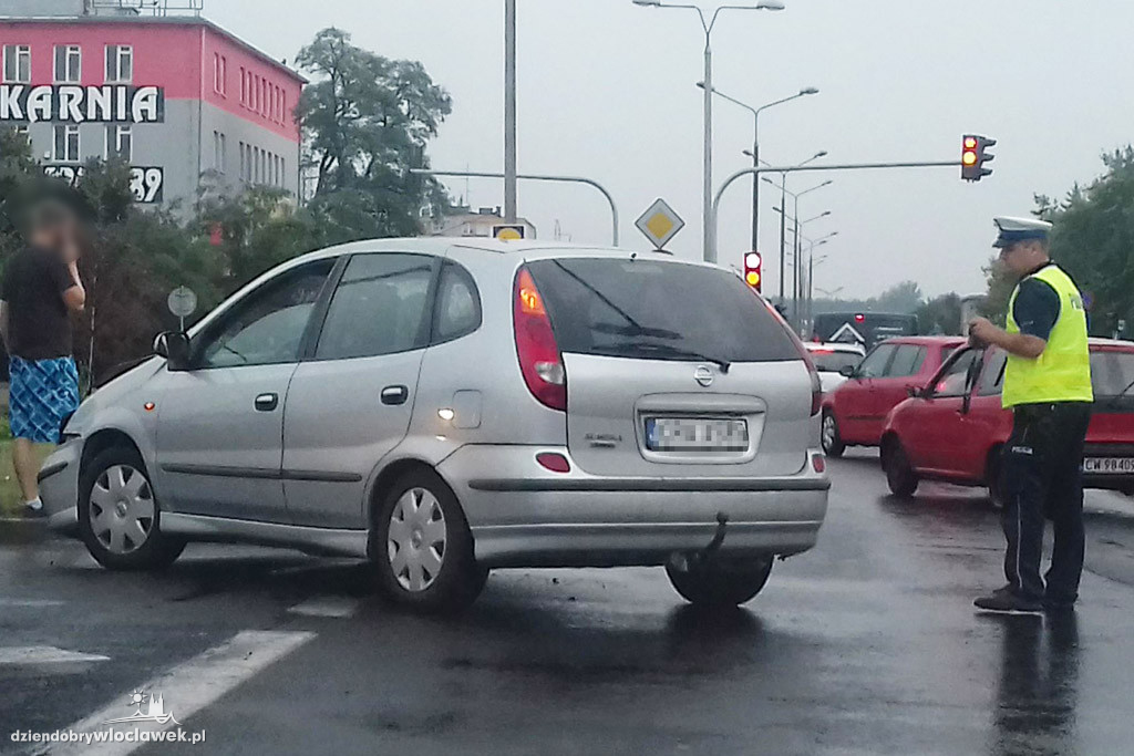 Kolizja 2 aut na skrzyżowaniu na Południu