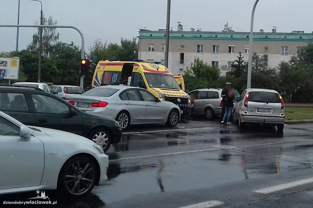 Kolizja 2 aut na skrzyżowaniu na Południu