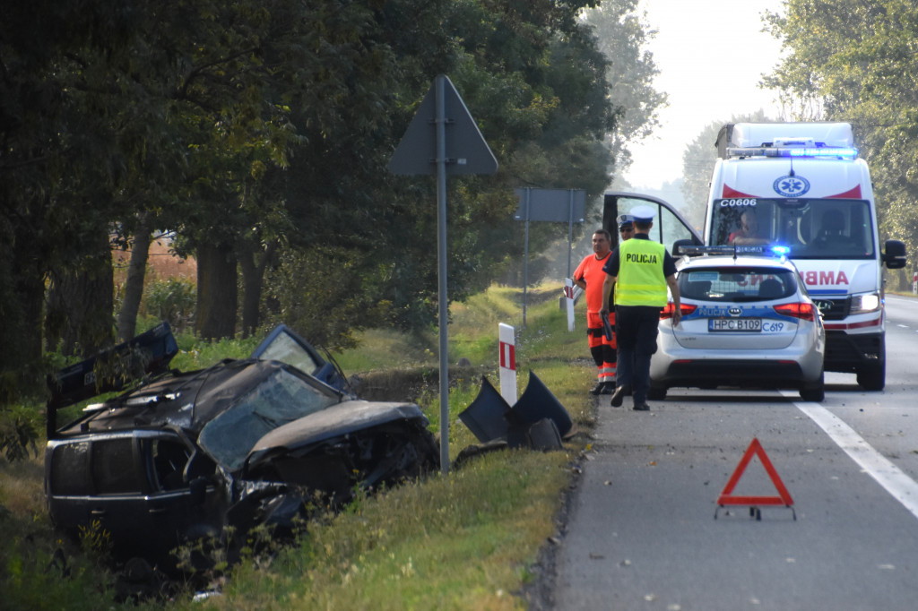 Mężczyzna zjechał autem do rowu!