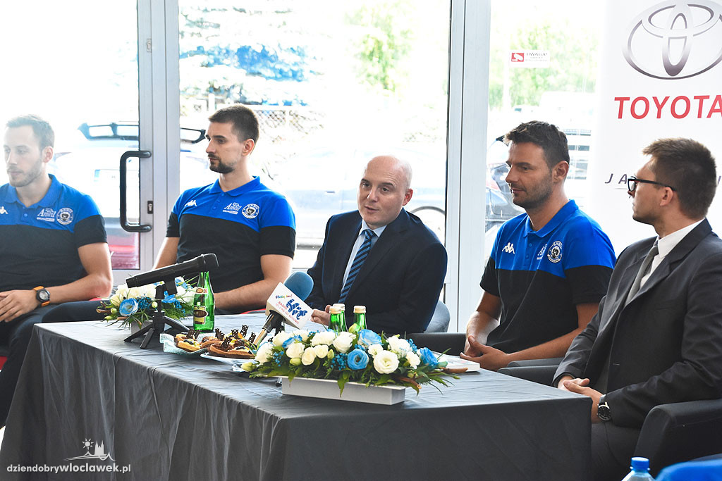 Trener Anwilu i zawodnicy dostali Toyoty