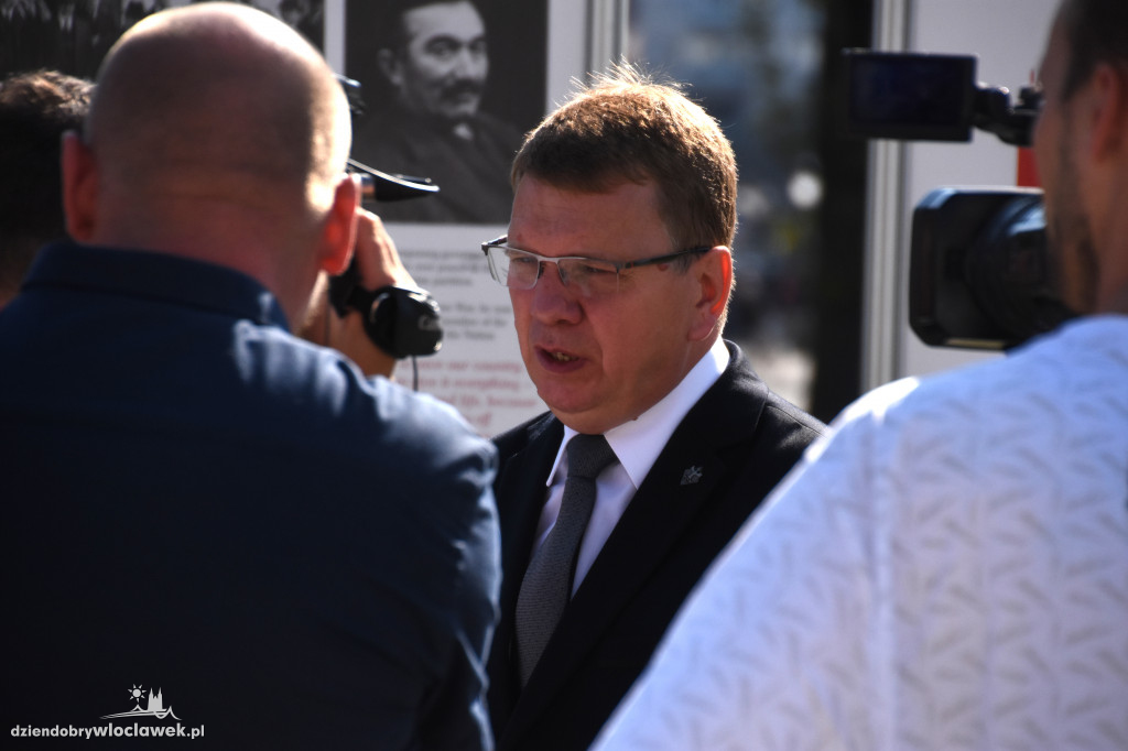 Otwarcie wystawy na placu Wolności