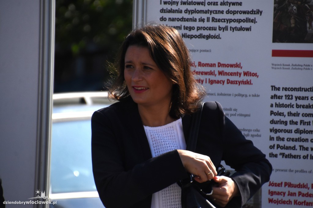 Otwarcie wystawy na placu Wolności