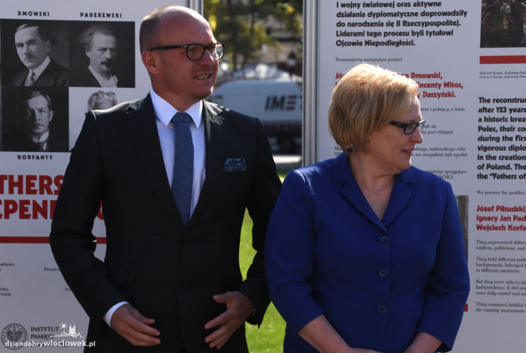 Otwarcie wystawy na placu Wolności