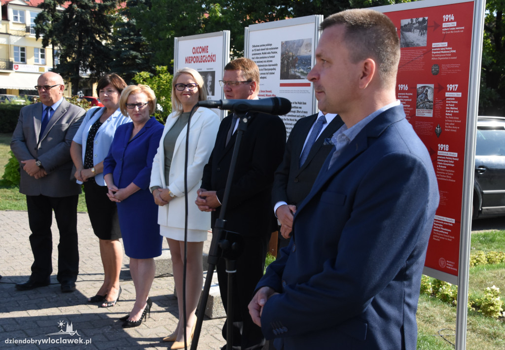 Otwarcie wystawy na placu Wolności