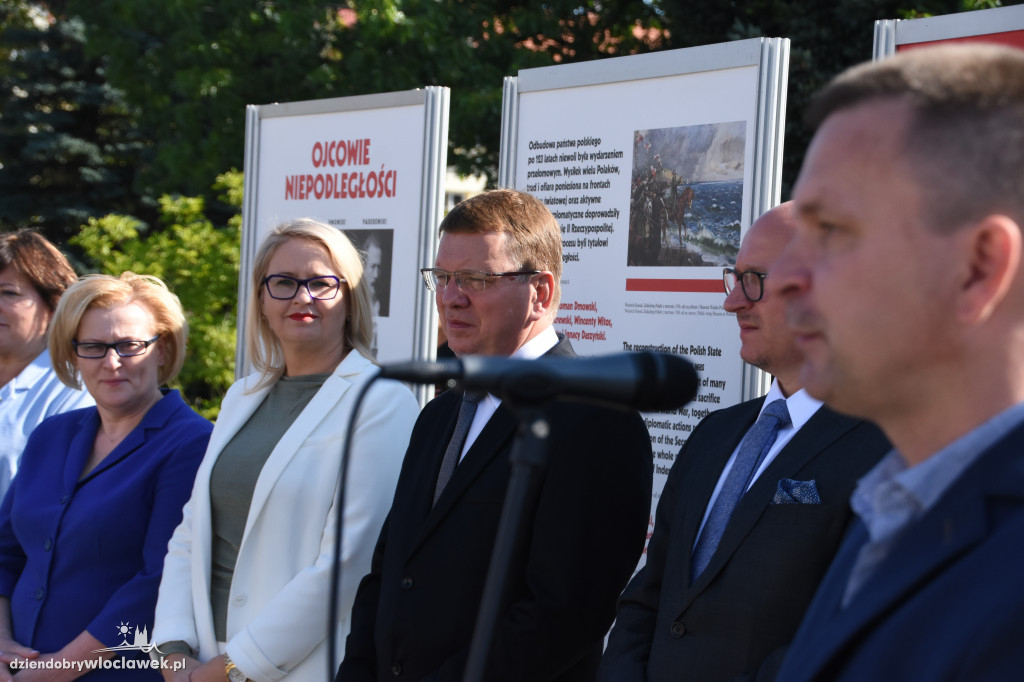 Otwarcie wystawy na placu Wolności