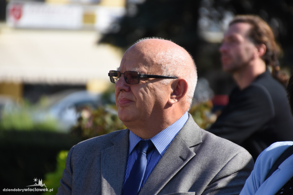 Otwarcie wystawy na placu Wolności