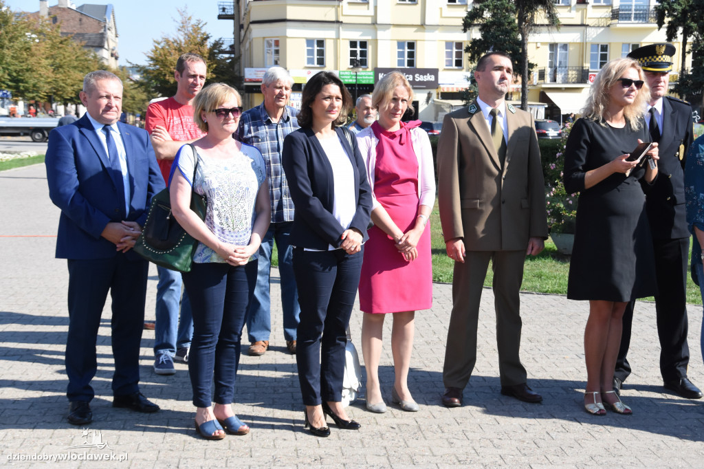 Otwarcie wystawy na placu Wolności