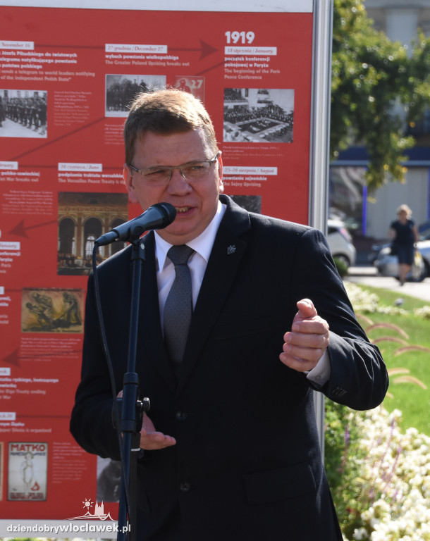 Otwarcie wystawy na placu Wolności