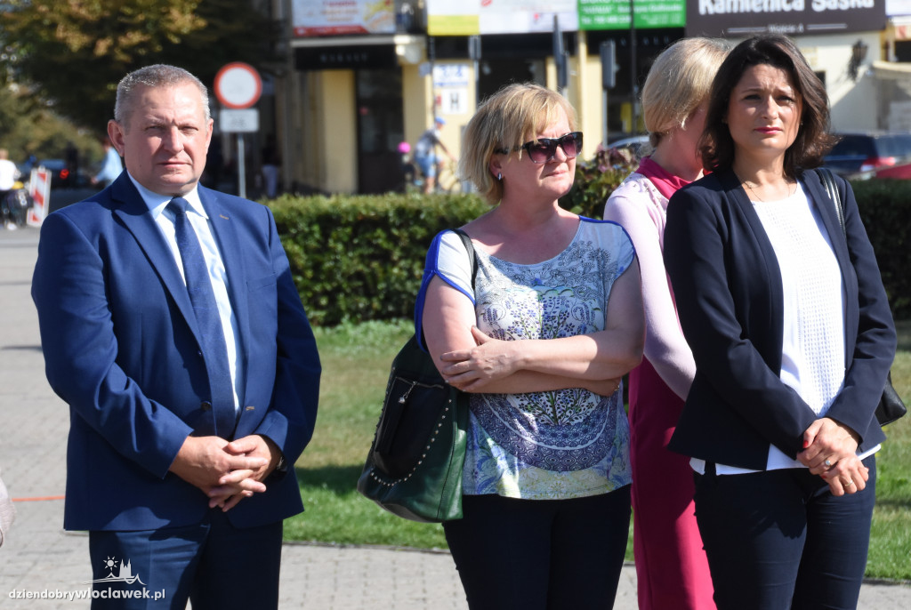 Otwarcie wystawy na placu Wolności