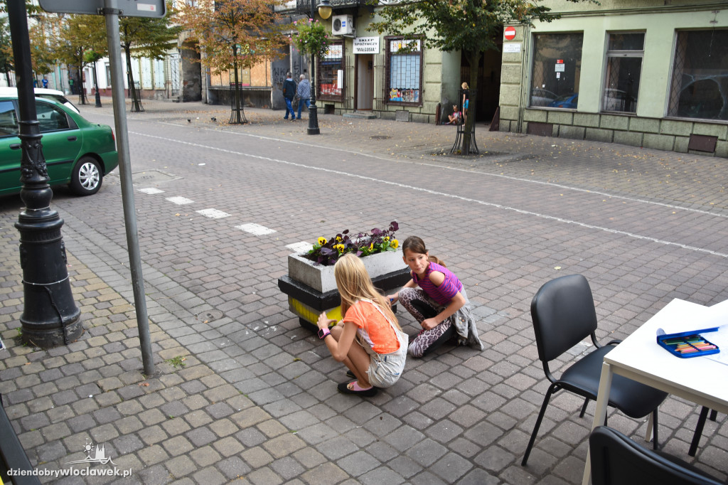 Malowanie ławek i kwietników