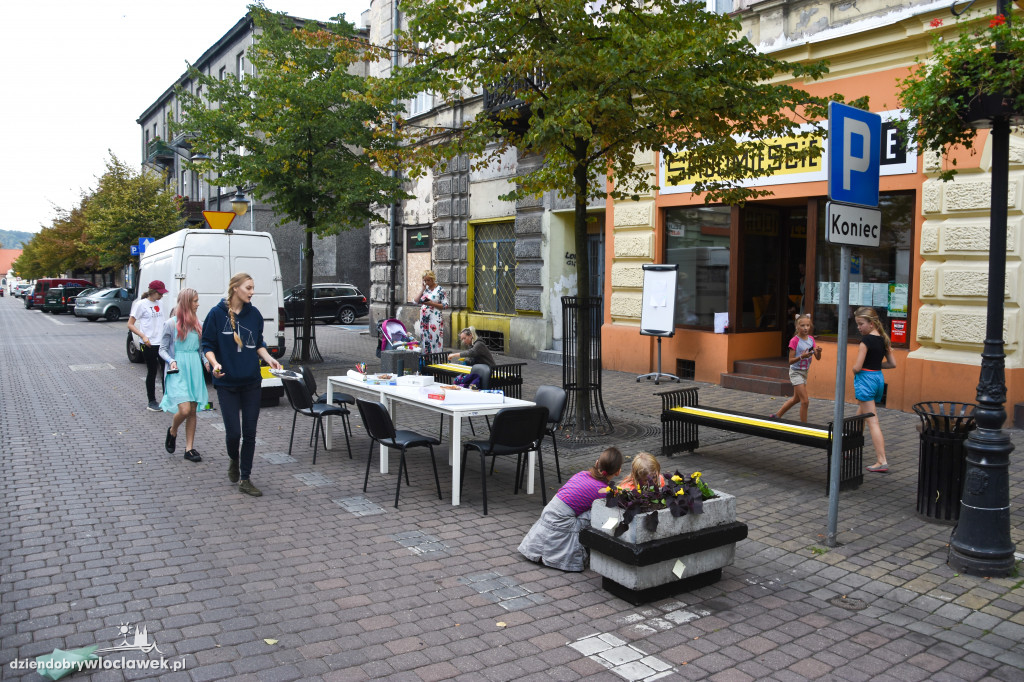 Malowanie ławek i kwietników