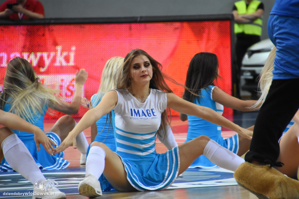 Anwil Dance Team na meczu z Treflem