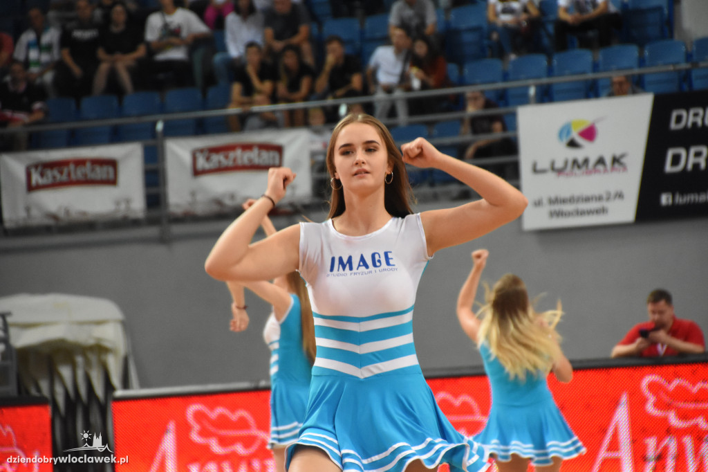Anwil Dance Team na meczu z Treflem