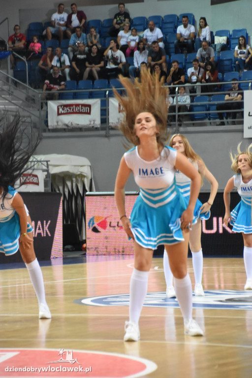 Anwil Dance Team na meczu z Treflem