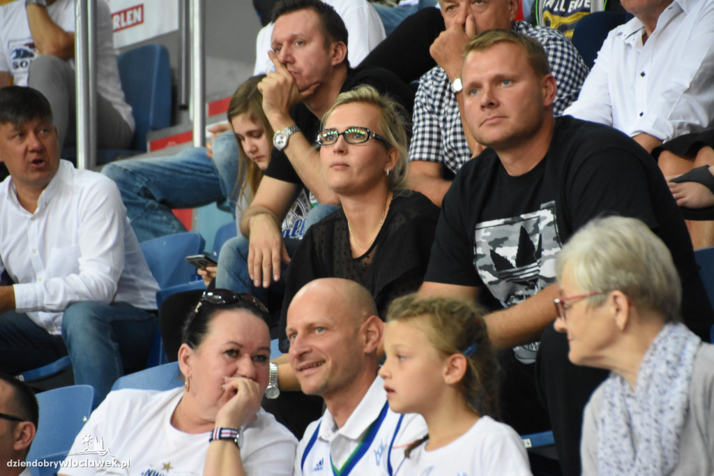 Kibice na finałowym meczu KBC
