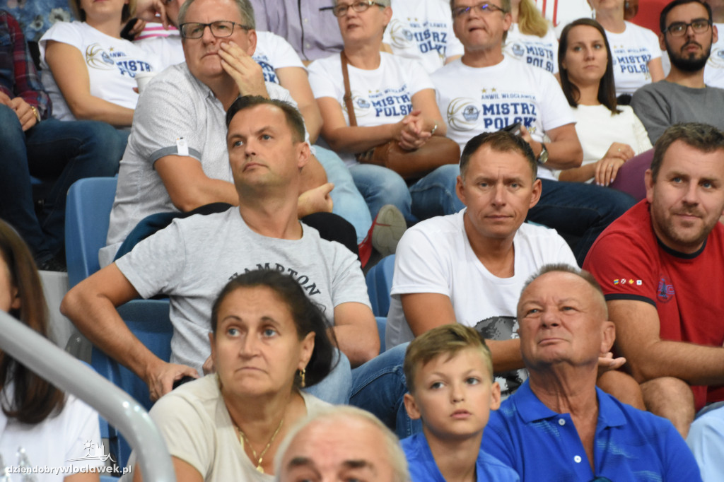 Kibice na finałowym meczu KBC