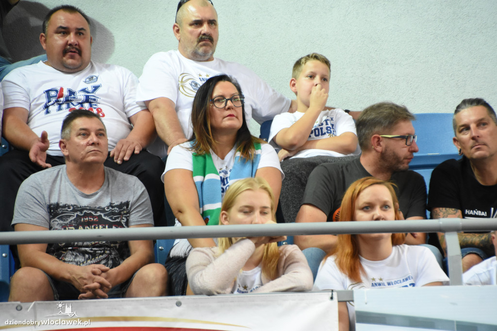 Kibice na finałowym meczu KBC