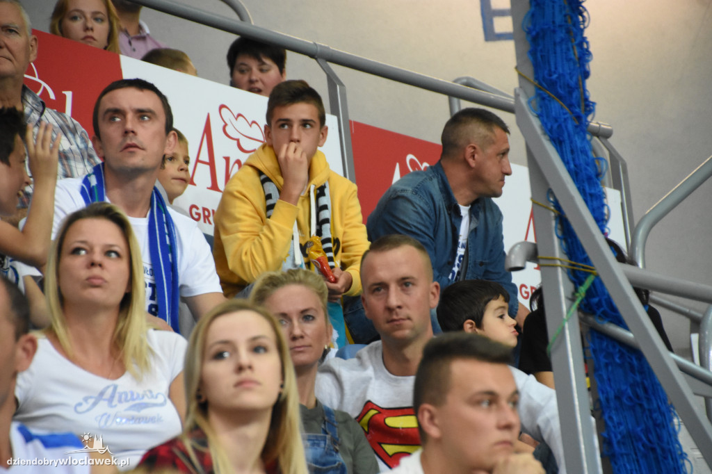 Kibice na finałowym meczu KBC