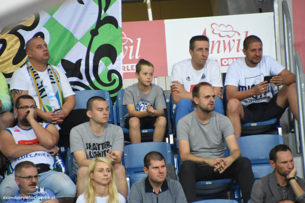 Kibice na finałowym meczu KBC