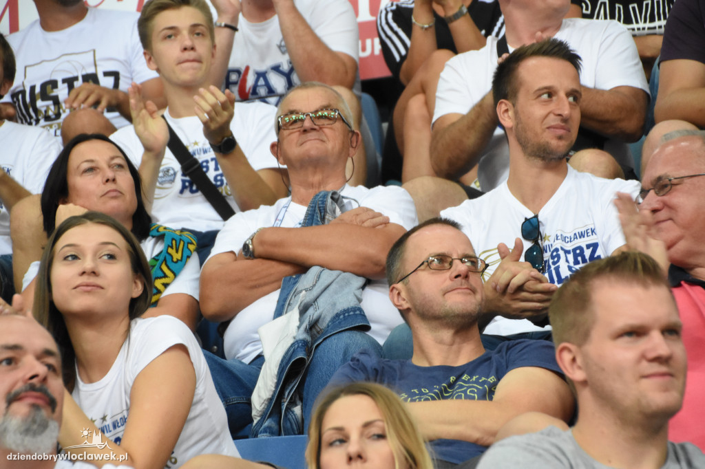Kibice na finałowym meczu KBC