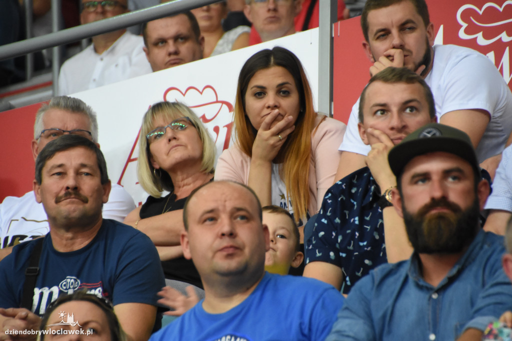 Kibice na finałowym meczu KBC