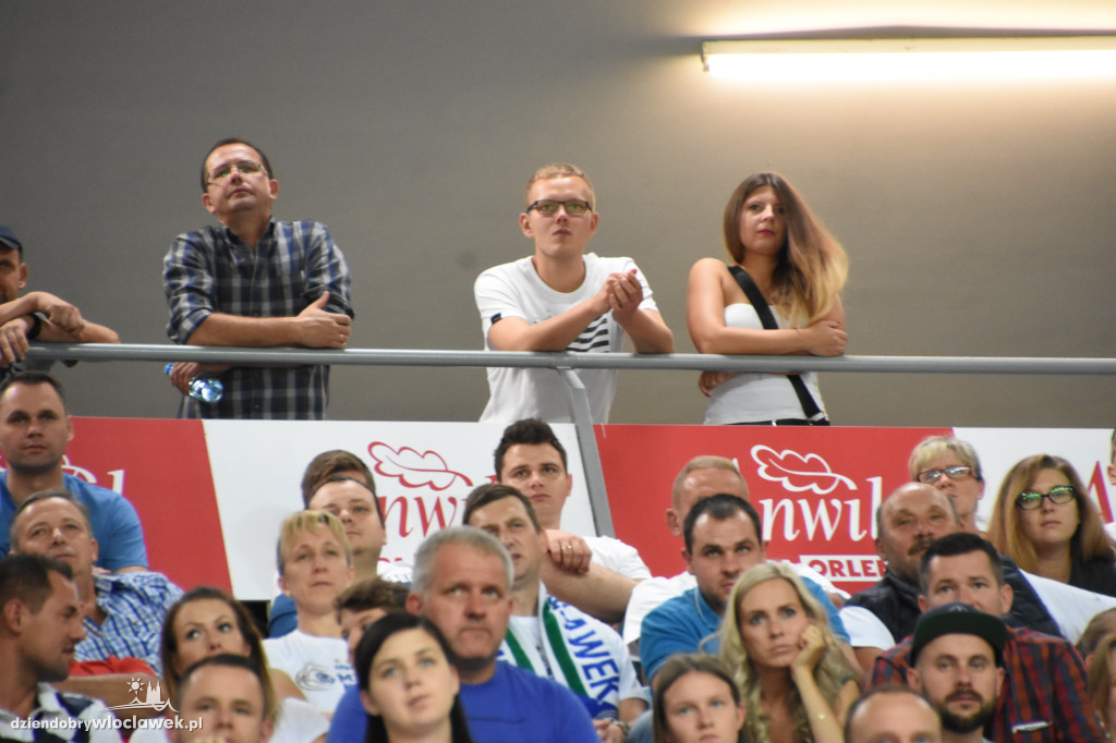 Kibice na finałowym meczu KBC