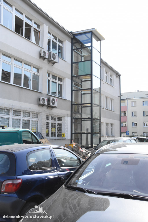 Budowa windy w miejskiej bibliotece
