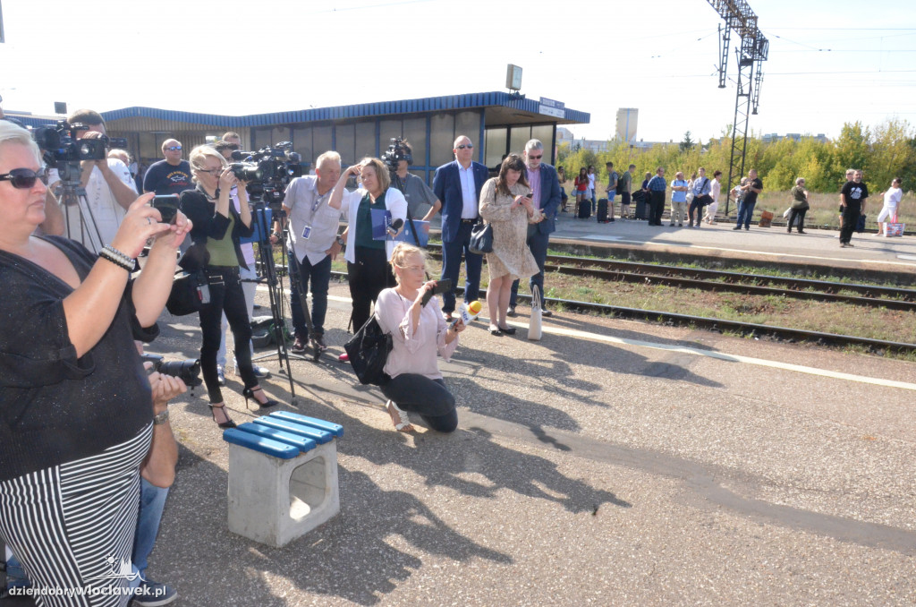 Minister i prezes PKP na dworcu