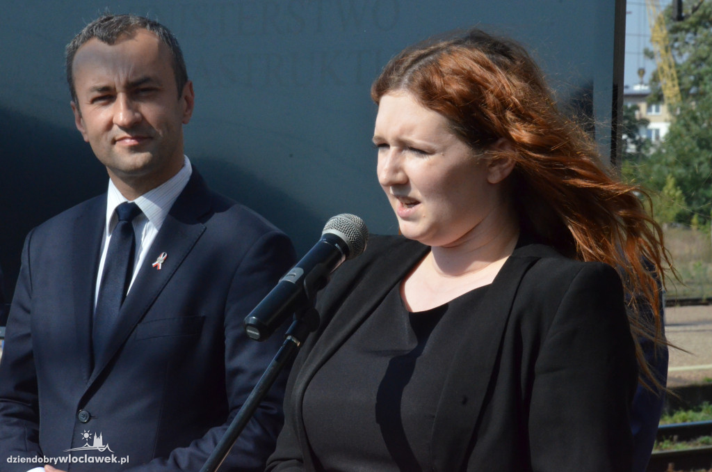 Minister i prezes PKP na dworcu