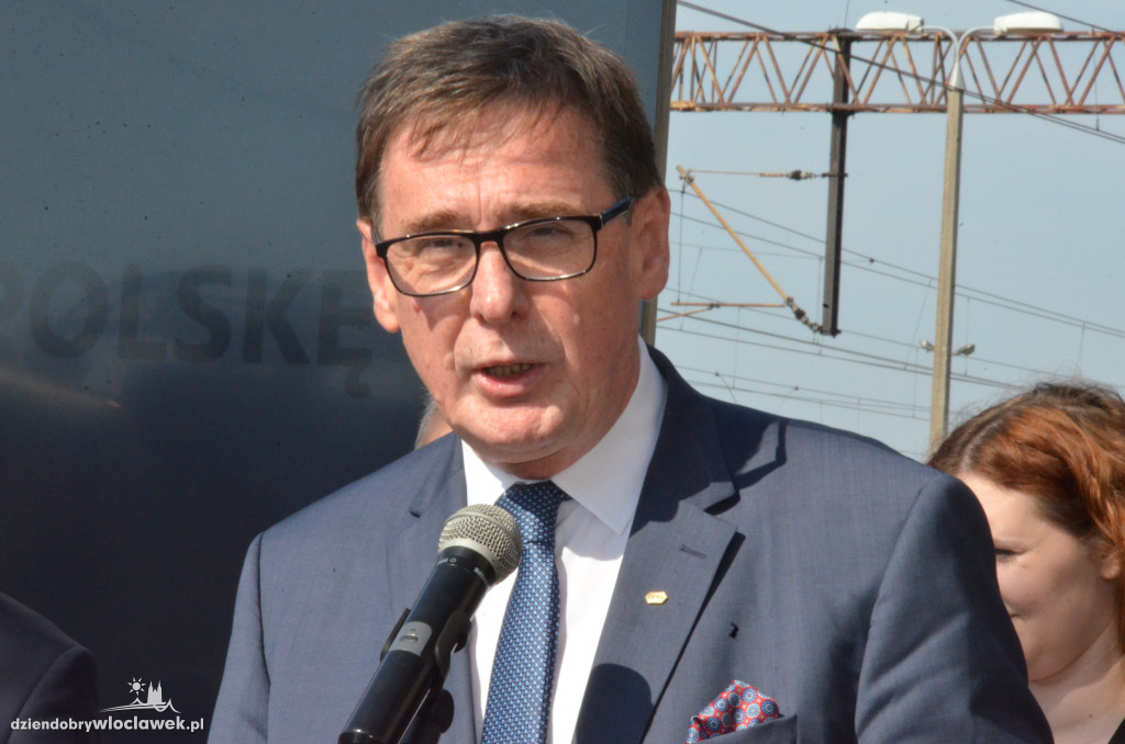 Minister i prezes PKP na dworcu