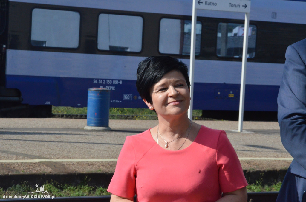 Minister i prezes PKP na dworcu
