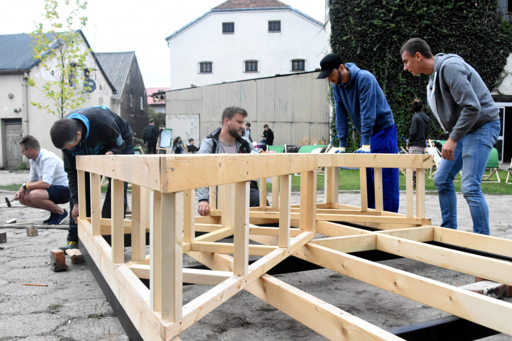 W Gwoździarni zbudowali parklet!
