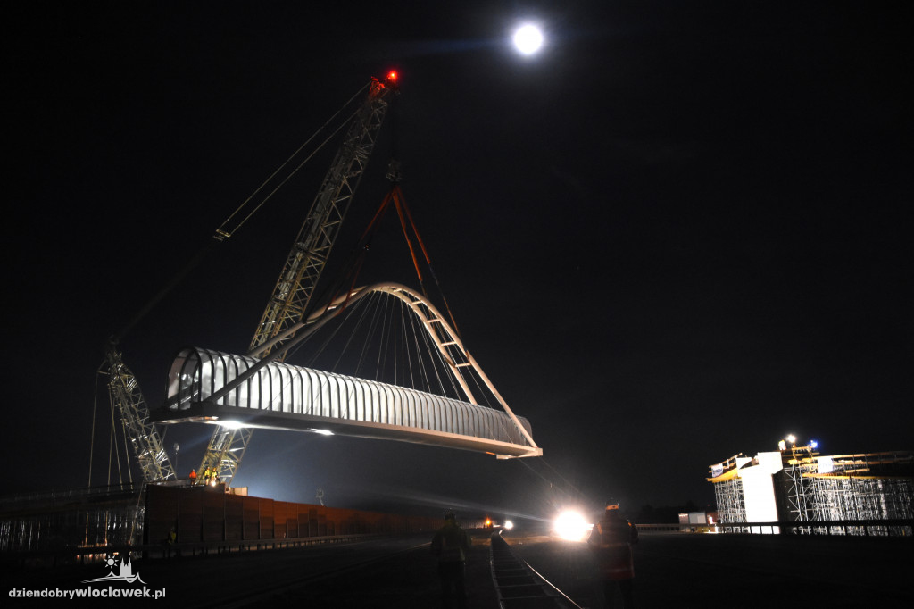 Montaż kładki na autostradzie A1